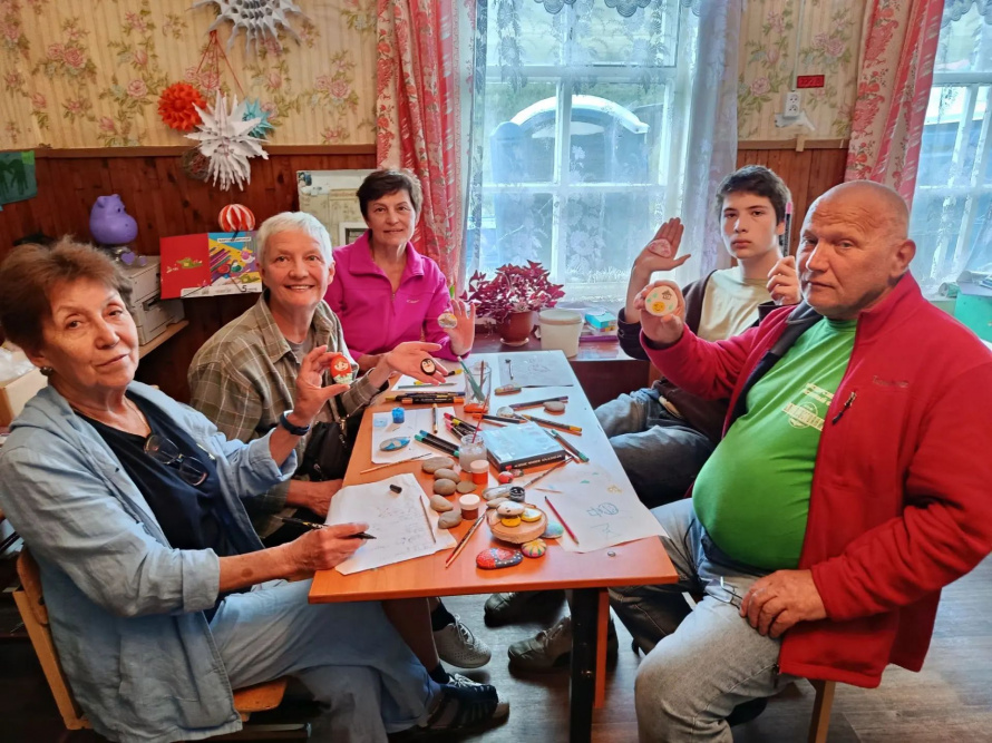 " Живые камушки "