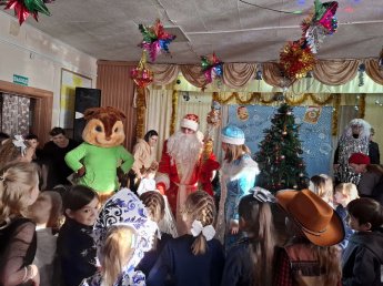 Новогоднее представление  «Похищение Нового года!»